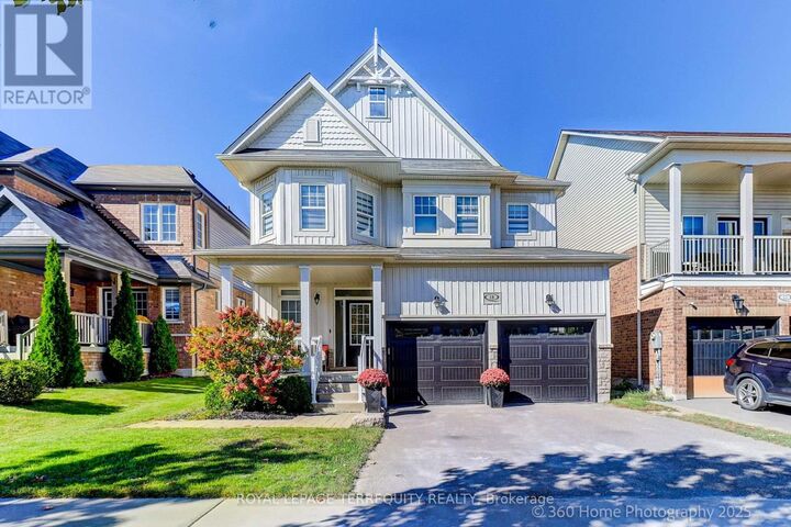 18 Northglen Boulevard  Clarington (Bowmanville) ON L1C 0N7 photo