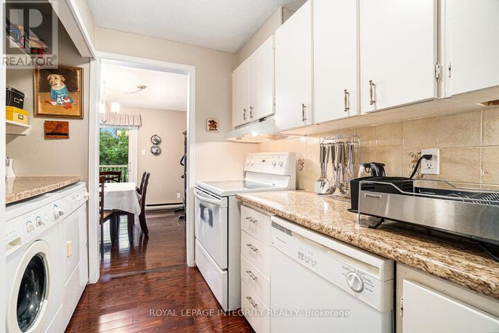 Property Photo:  6 Sweetbriar Circle 7  ON K2J 2K4 