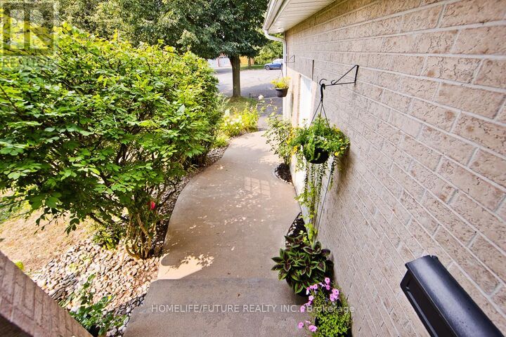 Property Photo:  23 Meredith Court  ON L1E 2V9 