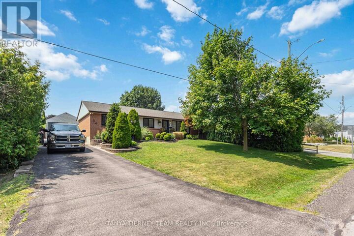 Property Photo:  54 Montgomery Avenue  ON L1M 1B1 