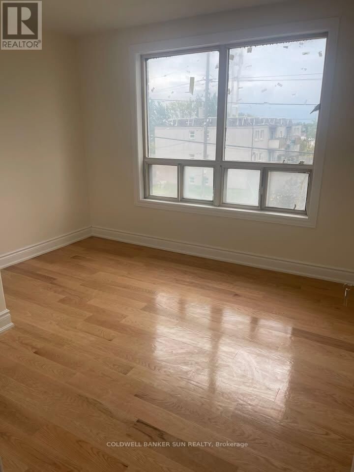 Property Photo:  220 Bloor Street West  ON L1J 1P8 