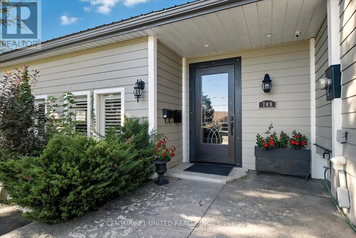 Property Photo: 749 Spillsbury Drive ON K9K 1K9