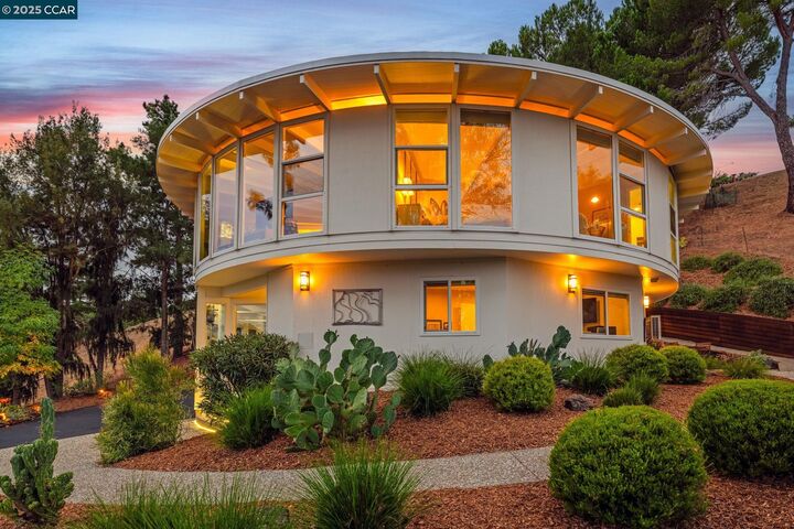 Property Photo: 1874 Meadow Ln CA 94595