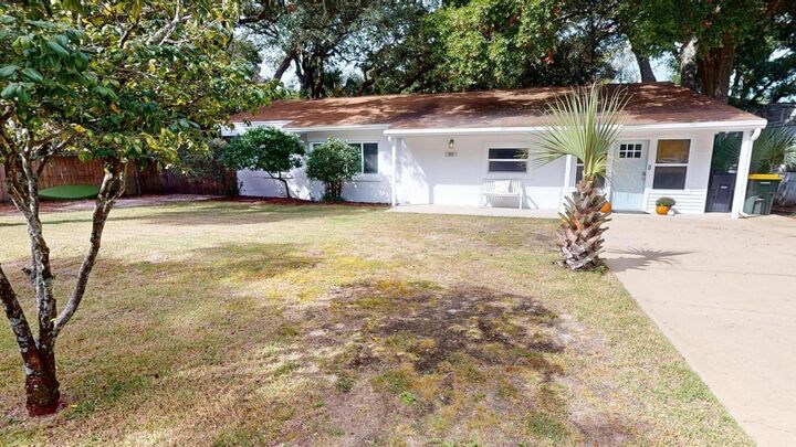 Property Photo:  32 SE Pryor Road  FL 32548 
