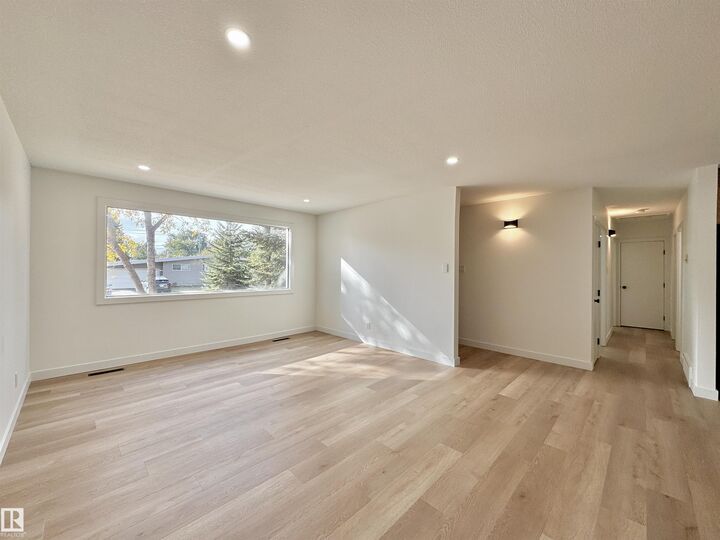 Property Photo:  12 Sycamore Street  AB T8A 2B9 