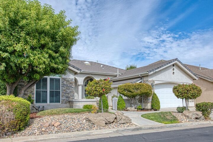 Property Photo:  844 E Green Acres Drive  CA 93720