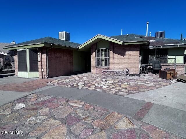 Property Photo: 1423 Sierra Bonita Drive TX 79936