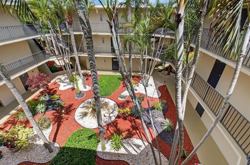 Property Photo:  5370 Las Verdes Cr 319  FL 33484 