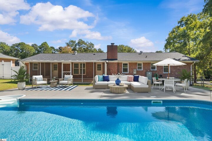 Property Photo:  208 Briarwood Drive  SC 29627 