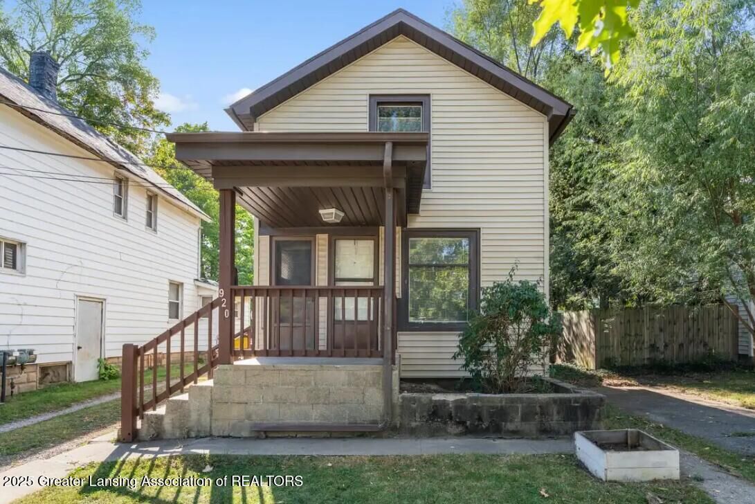 Property Photo:  920 Vine Street  MI 48912 