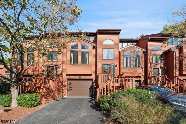 16 Sherry Ln  Saddle Brook Twp. NJ 07663 photo
