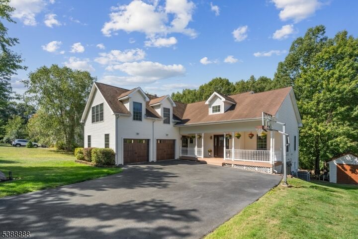 Property Photo: 5 Skyler Ct NJ 07438