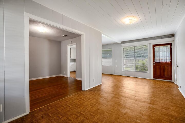 Property Photo:  4807 Saxon Street  TX 77401 