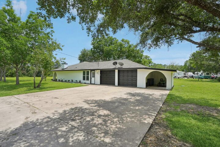 Property Photo:  8412 Avenue L  TX 77510 