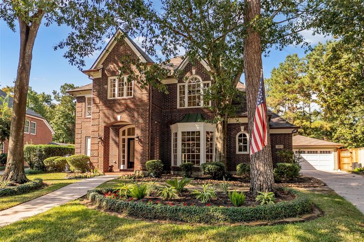 Property Photo: 106 N Floral Leaf Circle TX 77381
