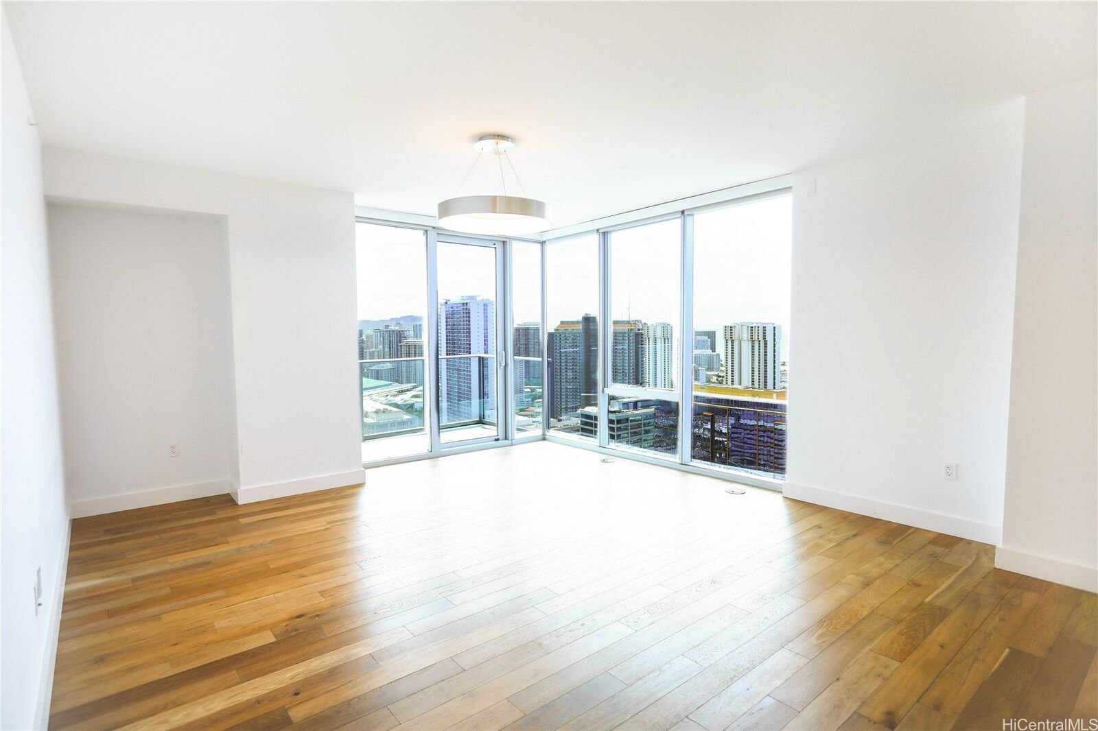 Property Photo: 629 Keeaumoku Street 3711 HI 96814