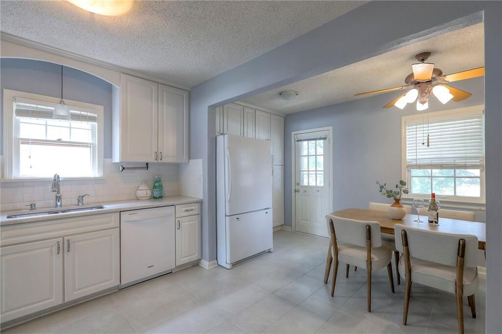 Property Photo:  722 E Meyer Boulevard  MO 64131 