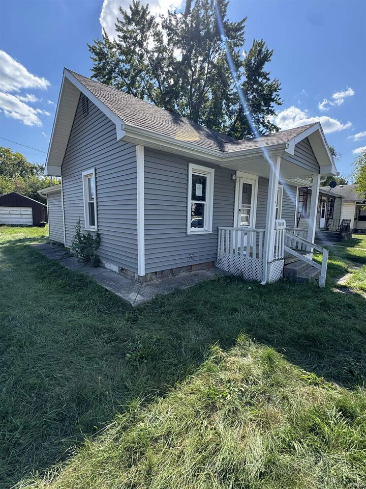 Property Photo:  2021 Carlton Avenue  IN 46802 