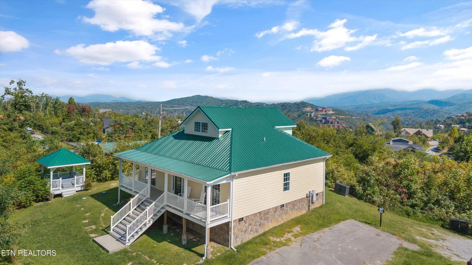 Property Photo:  807 Wattle Blossom Way  TN 37738 