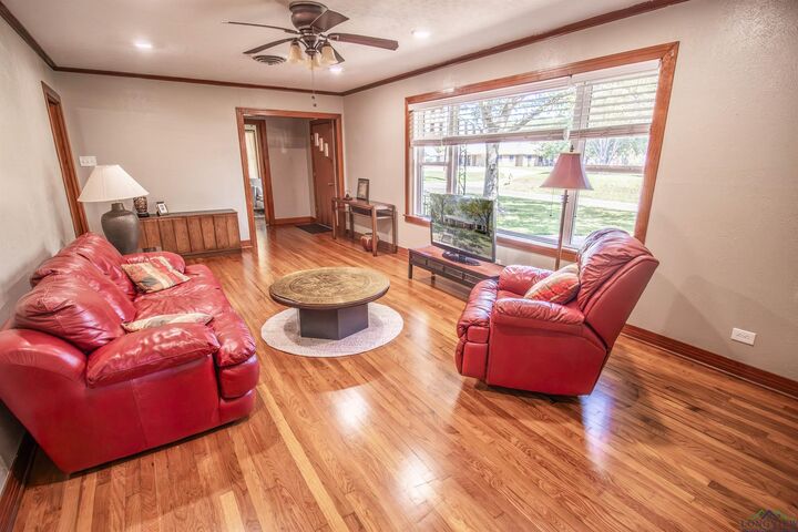 Property Photo: 403 N Main TX 75563