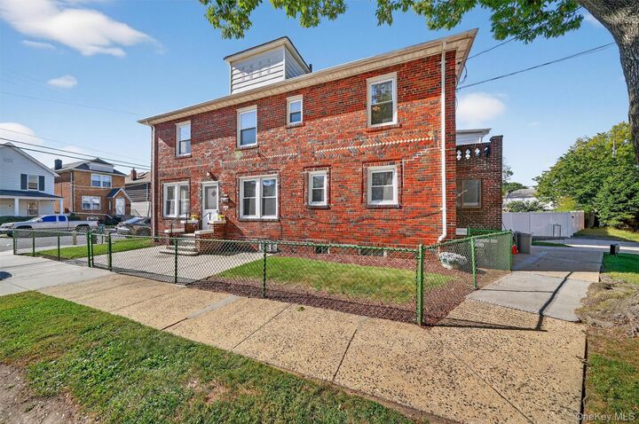 Property Photo:  1451 Cornell Place  NY 10461 