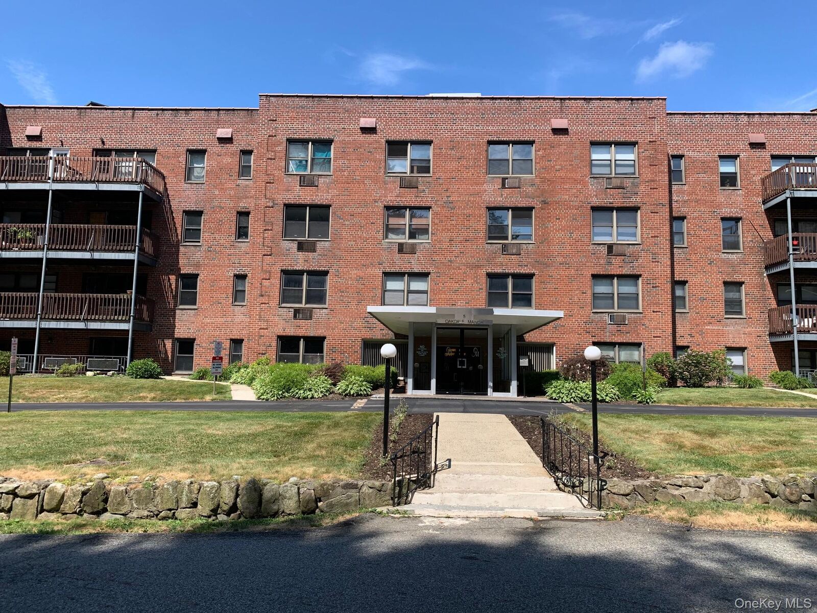 Property Photo:  5 Oakdale Manor L14  NY 10901 