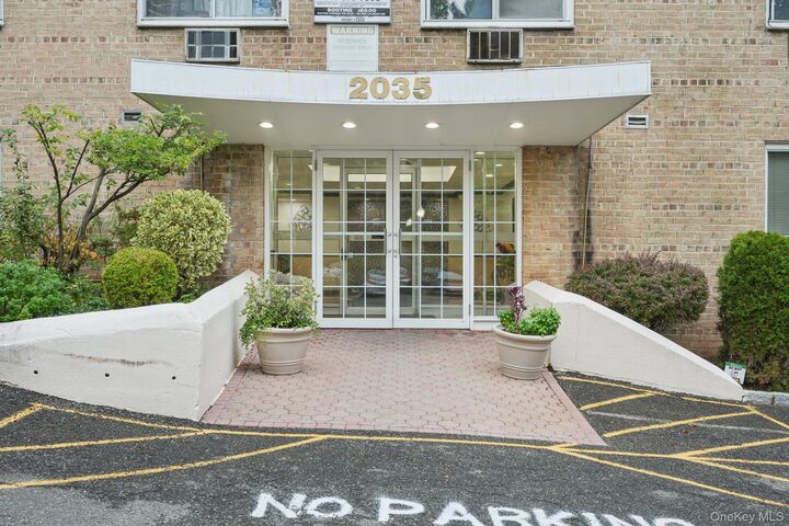 2035 Central Park Avenue 1K  Yonkers NY 10710 photo