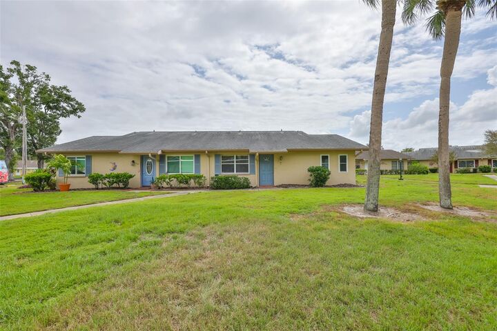 Property Photo:  1908 Canterbury Lane 20  FL 33573 