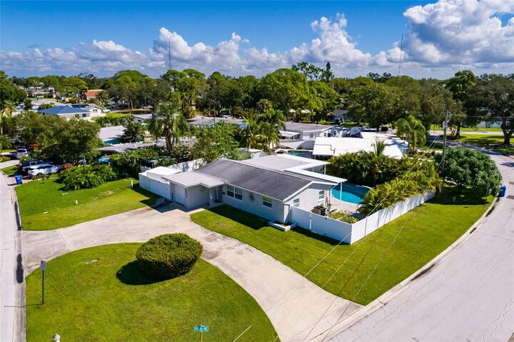 Property Photo:  8801 Sunlit Cove Drive NE  FL 33702 