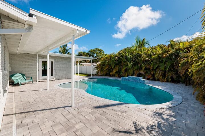 Property Photo: 8801 Sunlit Cove Drive NE FL 33702