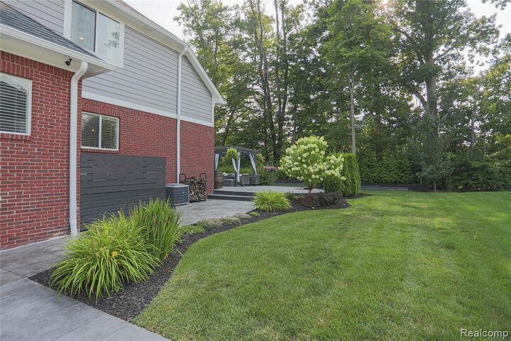 Property Photo:  55761 Timbers Edge Drive  MI 48316 5428 