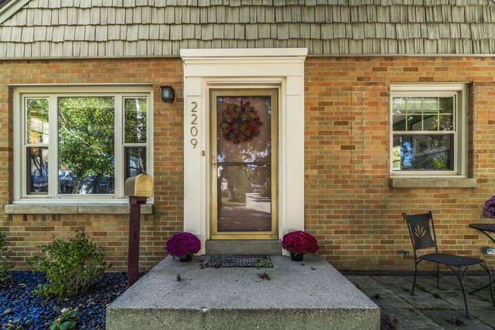 Property Photo:  2209 W Kendall Ave  WI 53209