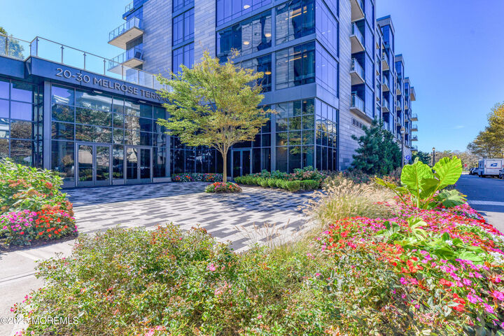 Property Photo:  