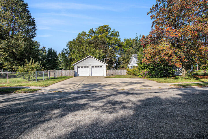 Property Photo: 802 E Michigan Avenue E MI 49014
