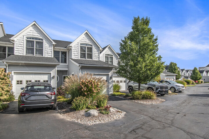 Property Photo: 963 W Savidge Street MI 49456