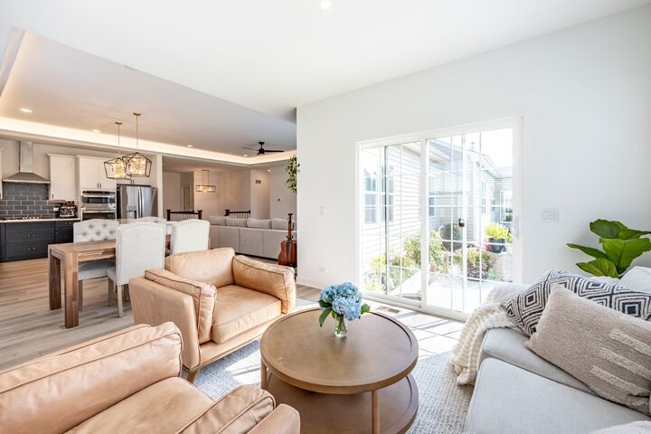 Property Photo:  136 Valencia Parkway  IL 60136 