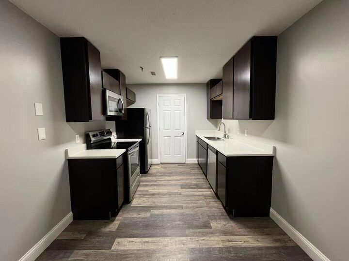 Property Photo: 1360 Brook Street D IL 60174