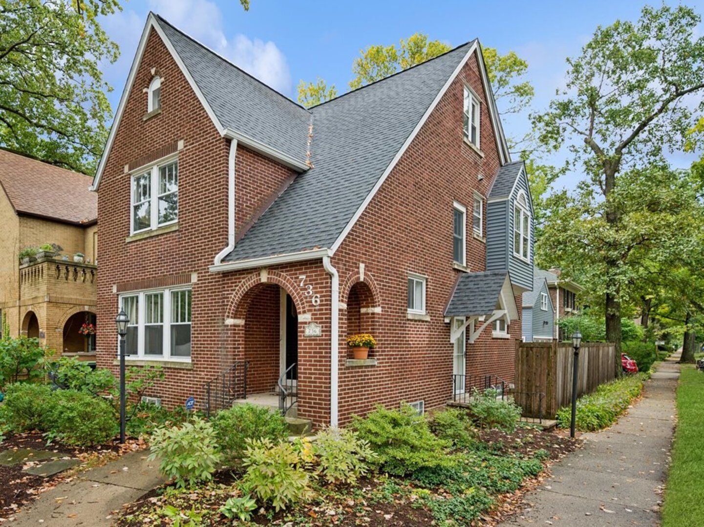 Property Photo: 736 Central Street IL 60201