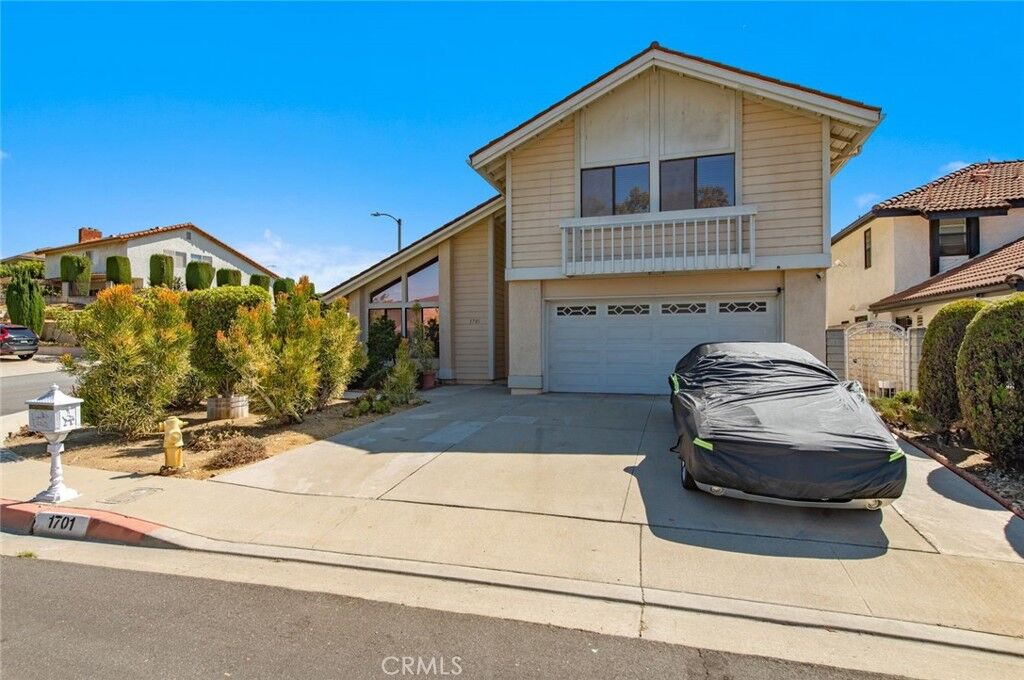 Property Photo: 1701 Via Palermo CA 90640