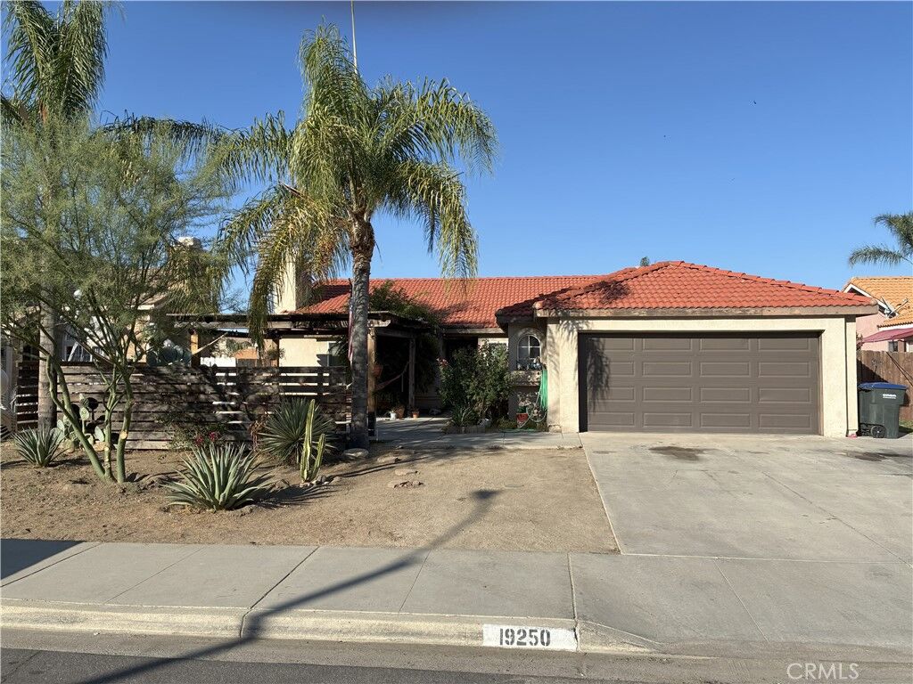 Property Photo: 19250 Henshaw Ct CA 92530