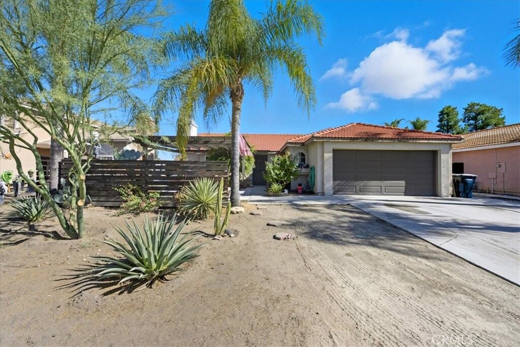 Property Photo:  19250 Henshaw Ct  CA 92530
