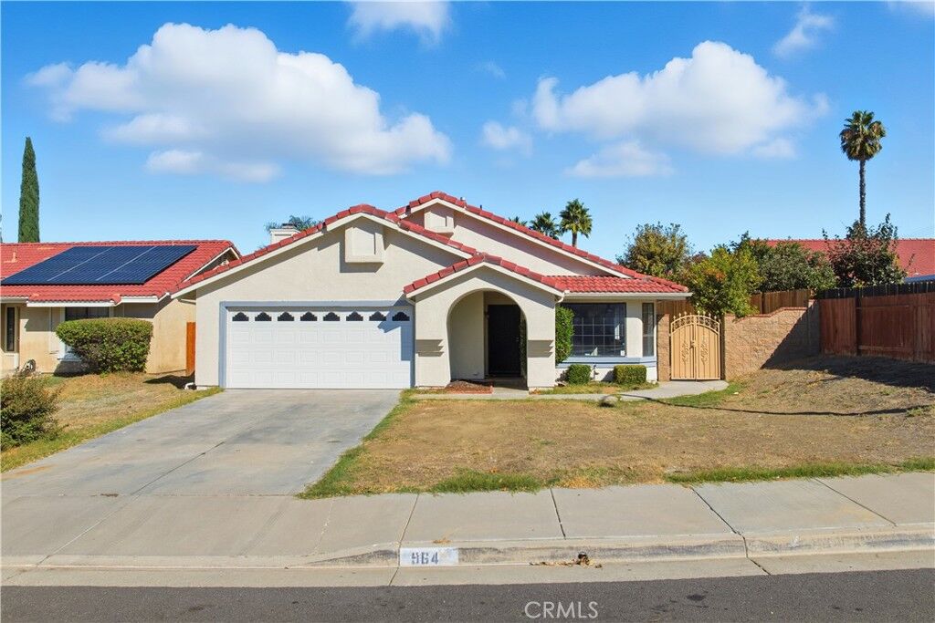 Property Photo:  964 Coquina  CA 92543 