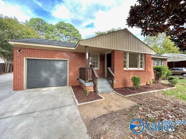 Property Photo:  318 Graycroft Drive  AL 35802 