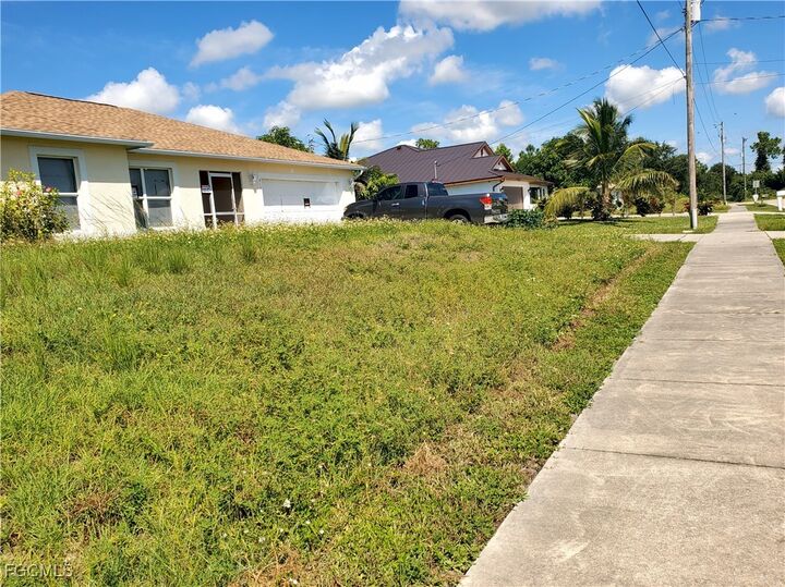 Property Photo: 913 Sara Avenue N FL 33971