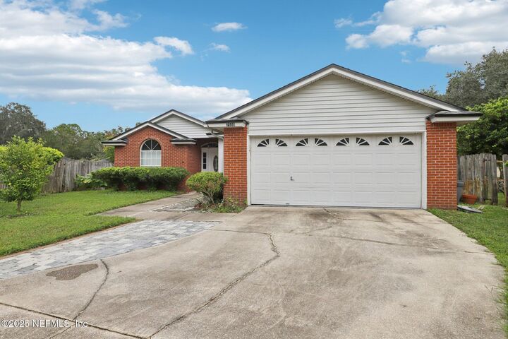 Property Photo:  7668 Fawn Lake Drive N  FL 32256 