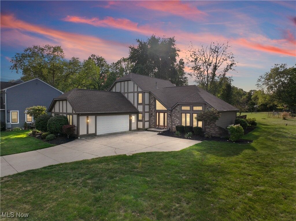 Property Photo:  7224 Pine Woods Way  OH 44138 