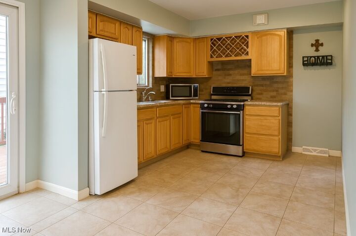 Property Photo: 1101 Birch Lane OH 44109