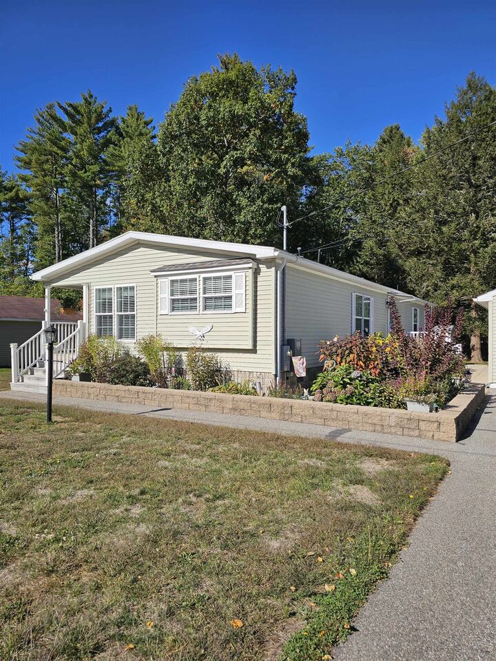 Property Photo:  9 Commodore Circle  ME 04073 