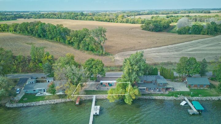 Property Photo:  1701 N Shore Drive  MN 55390 