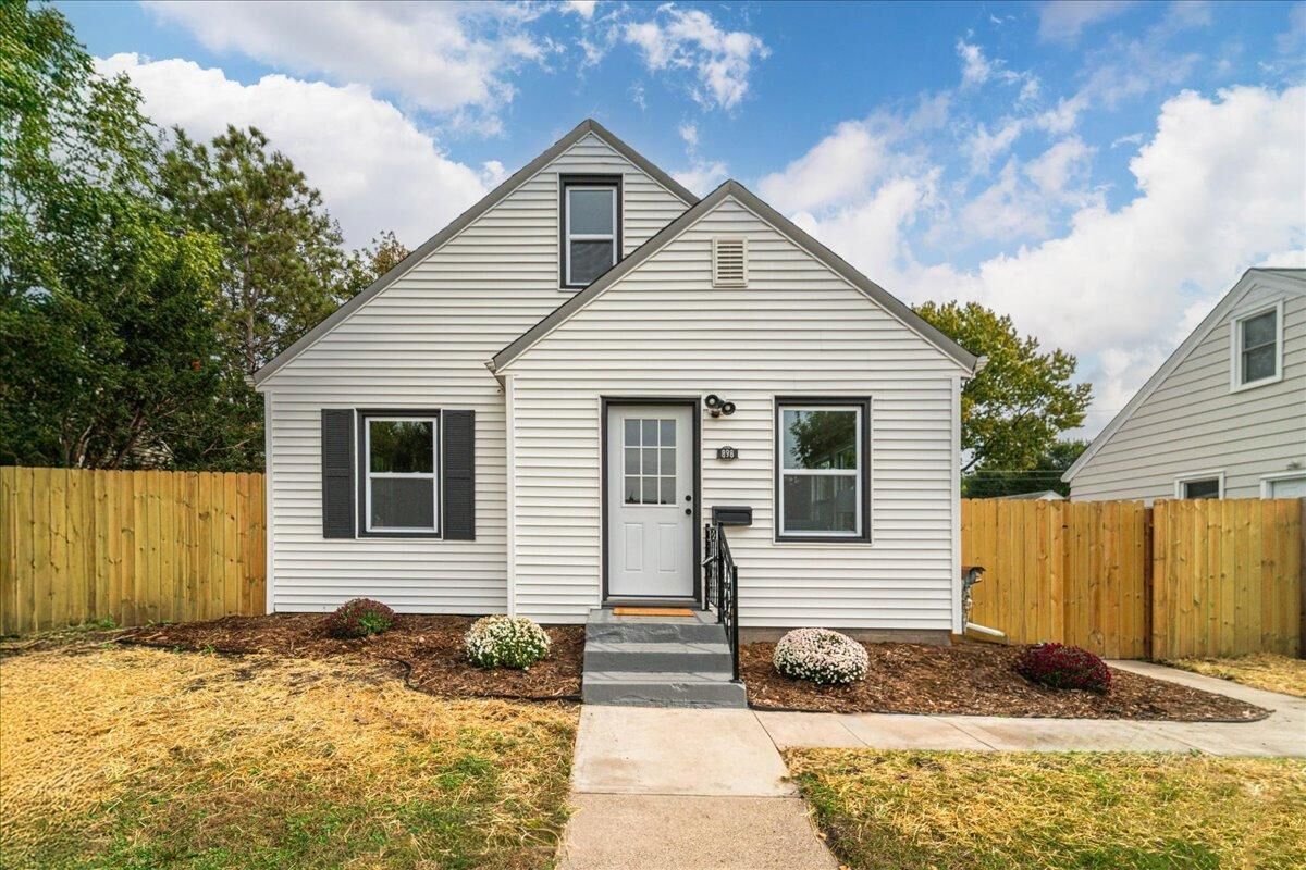Property Photo:  898 Wilder Street S  MN 55116 